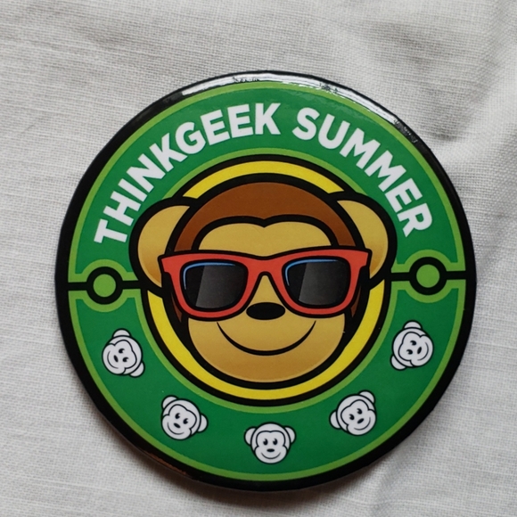 Comic Con promo buttons/ pins - Picture 6 of 6